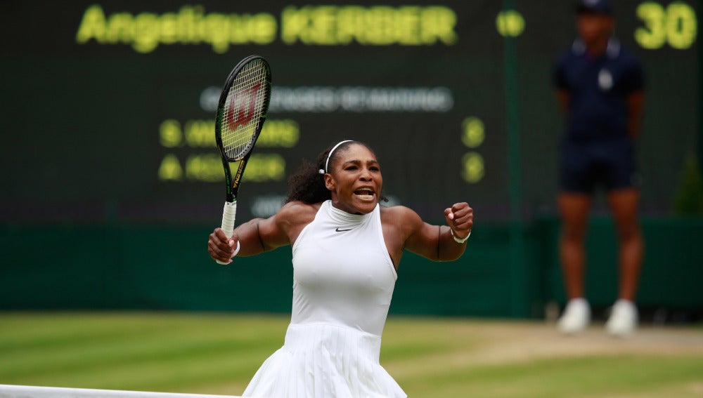 Serena Williams celebra un punto durante la final