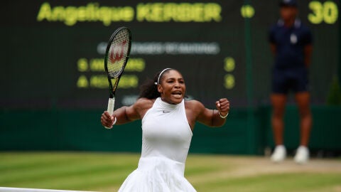 Serena Williams celebra un punto durante la final