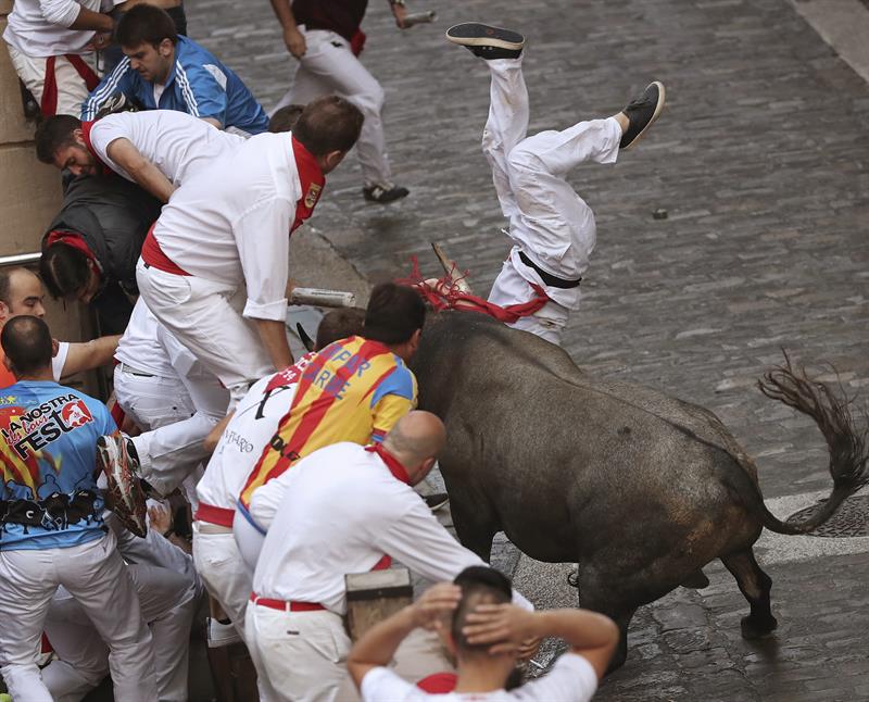 El tercer encierro de San Fermín deja 14 heridos, dos de ellos, por asta El tercer encierro de San Fermín deja 14 heridos, dos de ellos, por asta