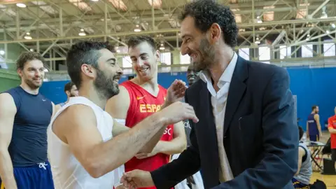Garbajosa saluda a Juan Carlos Navarro Garbajosa saluda a Juan Carlos Navarro