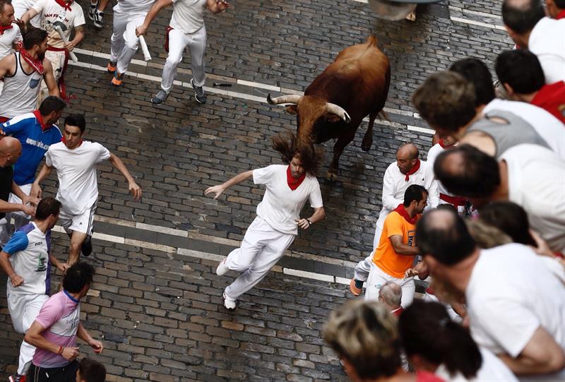 Un cuarto encierro masivo y rápido protagoniza el domingo de los Sanfermines Un cuarto encierro masivo y rápido protagoniza el domingo de los Sanfermines
