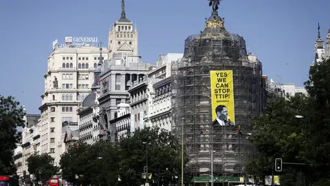 Pancarta colgada por Greenpeace en Madrid con motivo de la visita a España de Barack Obama Pancarta colgada por Greenpeace en Madrid con motivo de la visita a España de Barack Obama