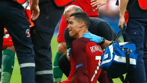 Cristiano, entre lágrimas tras caer lesionado Cristiano, entre lágrimas tras caer lesionado