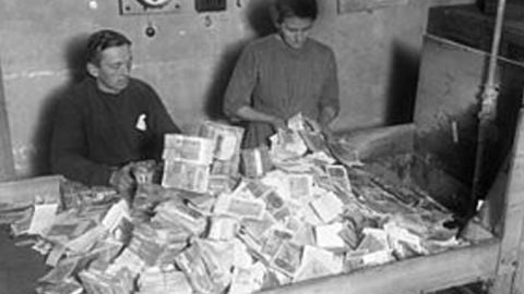 Cuando los alemanes quemaban billetes para calentarse