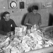 Cuando los alemanes quemaban billetes para calentarse