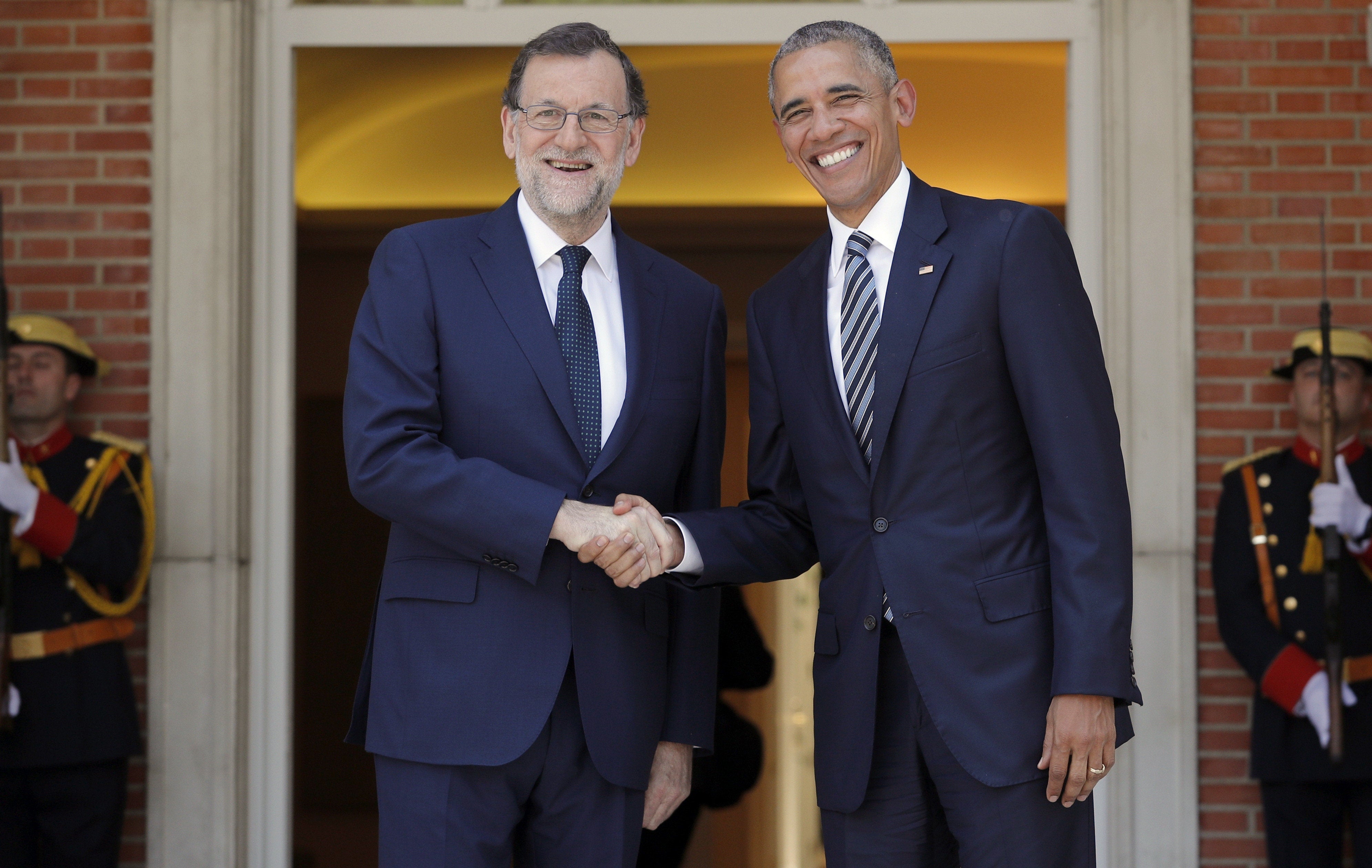 Obama llega a la Moncloa para mantener un encuentro con Mariano Rajoy Obama llega a la Moncloa para mantener un encuentro con Mariano Rajoy
