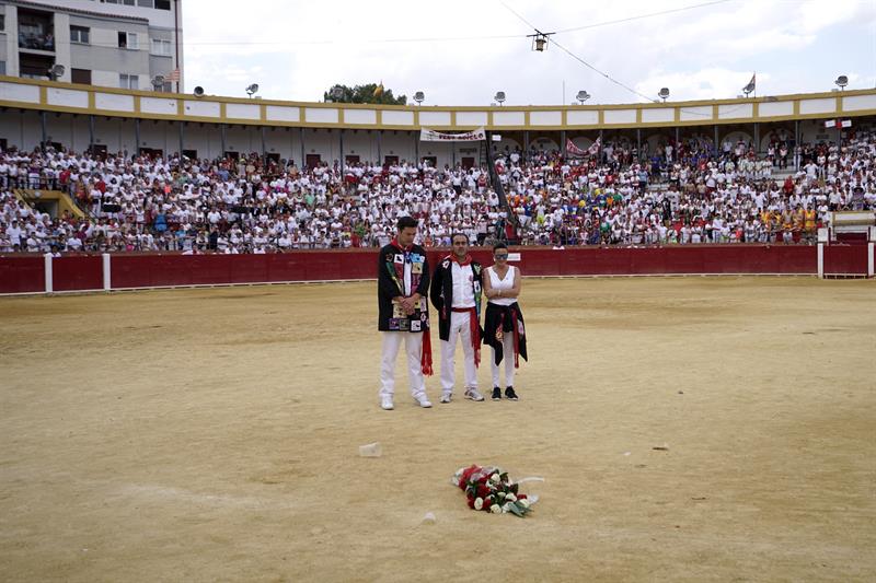 Los restos mortales del torero Víctor Barrio llegan a la capilla ardiente Los restos mortales del torero Víctor Barrio llegan a la capilla ardiente