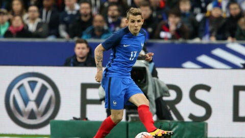 Lucas Digne, durante un partido con Francia