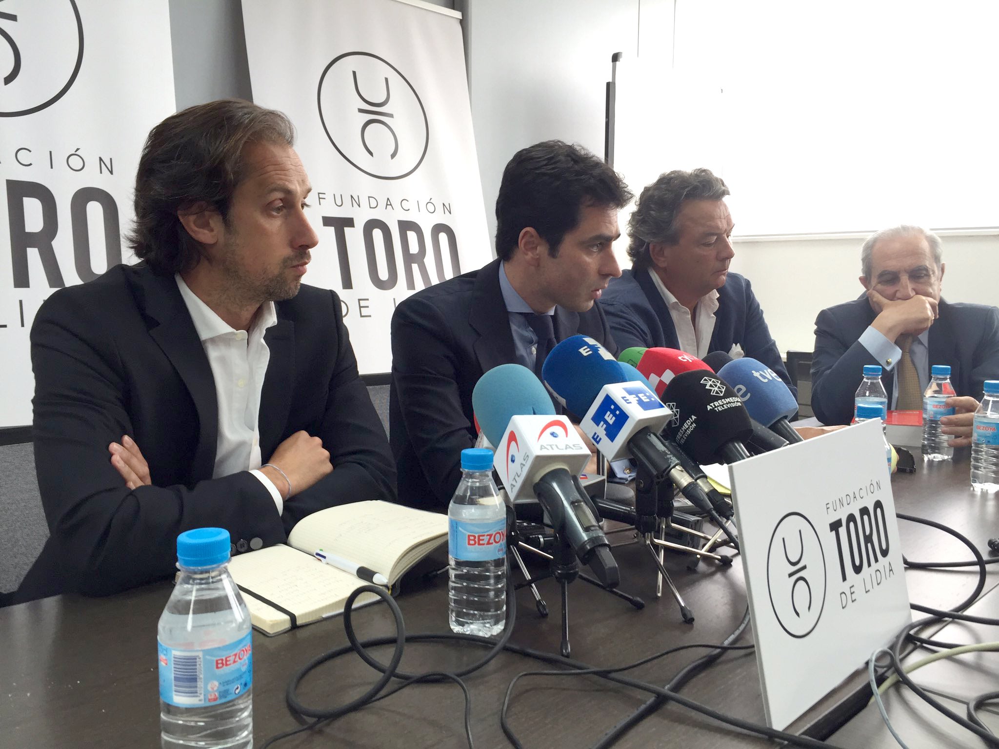 La Fundación del Toro de Lidia denuncia a varios tuiteros por los comentarios sobre Víctor Barrio La Fundación del Toro de Lidia denuncia a varios tuiteros por los comentarios sobre Víctor Barrio