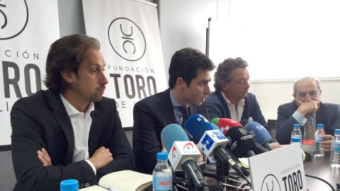 El matador salmantino y presidente de la Uni&oacute;n de Toreros, Juan Diego, y el abogado Vicente Conde