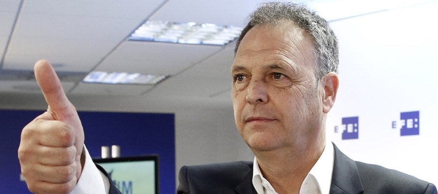 Joaquín Caparrós: "El Sevilla es el rey de la Europa League y estamos muy contentos de estar en el bombo de esa competición" Joaquín Caparrós: "El Sevilla es el rey de la Europa League y estamos muy contentos de estar en el bombo de esa competición"