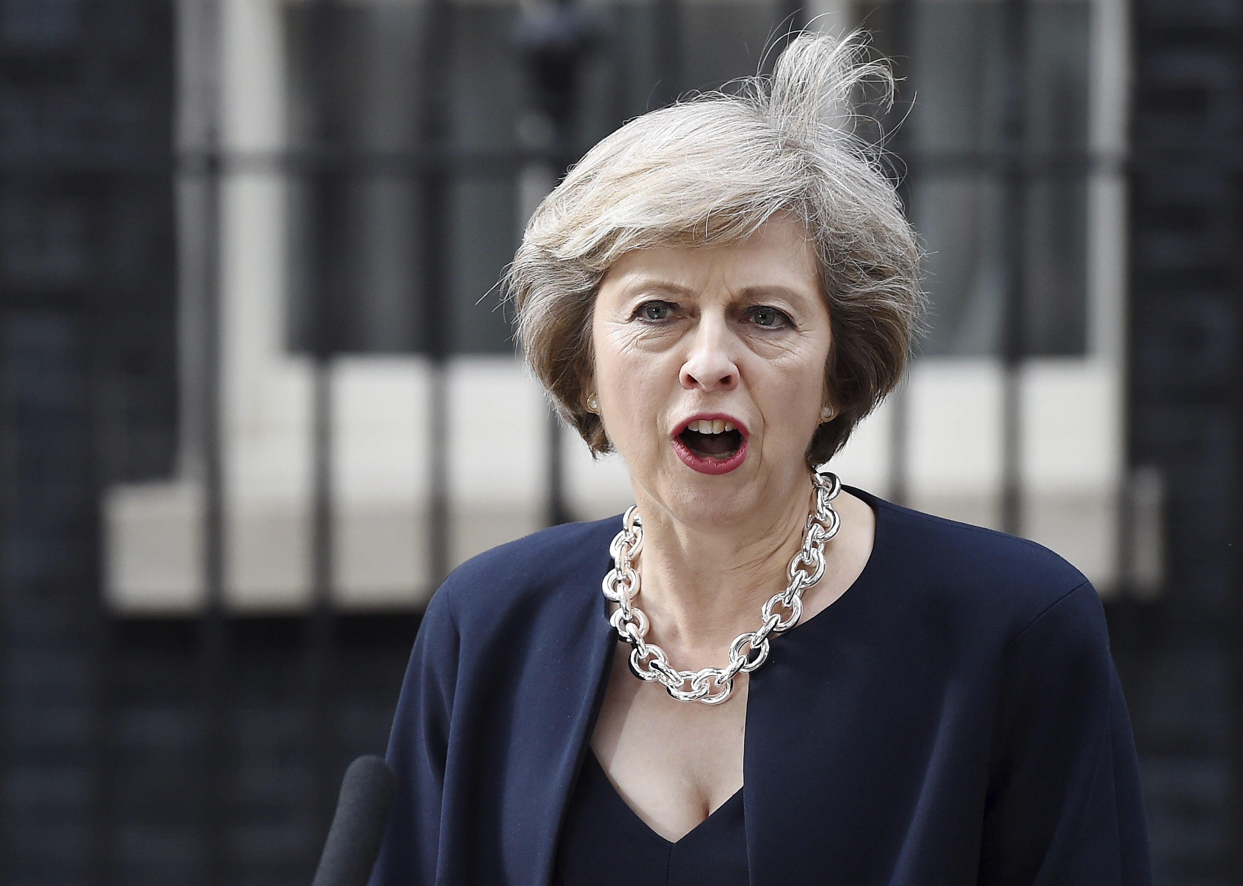 May condena el "repulsivo y depravado" atentado ante el Parlamento de Londres May condena el "repulsivo y depravado" atentado ante el Parlamento de Londres