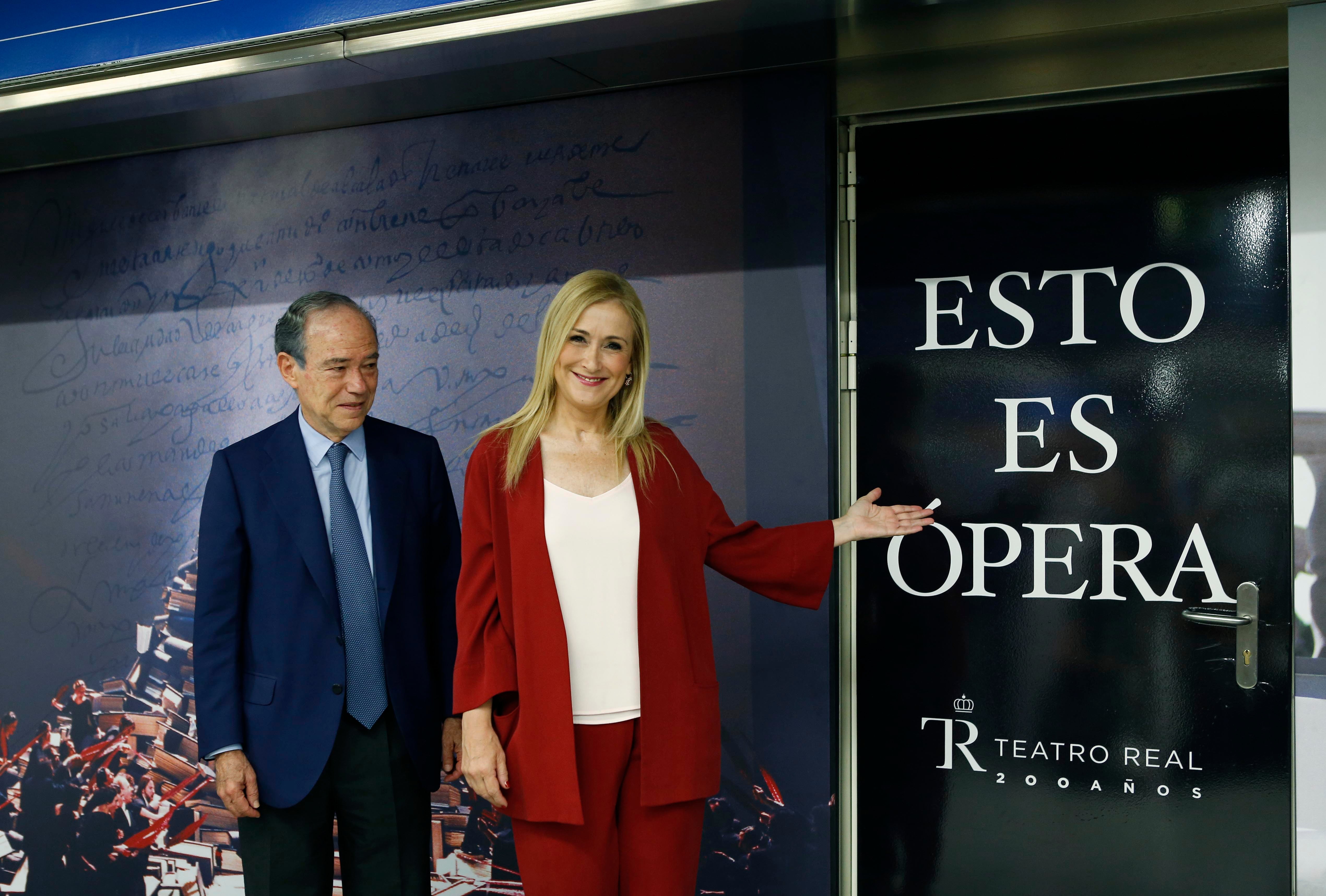 La estación de metro de Ópera celebra los 200 años del Teatro Real La estación de metro de Ópera celebra los 200 años del Teatro Real