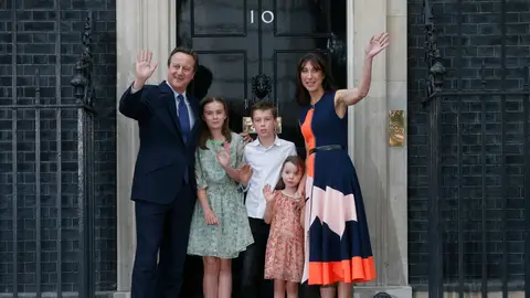 David Cameron, junto a su familia, en su último día como primer ministro David Cameron, junto a su familia, en su último día como primer ministro