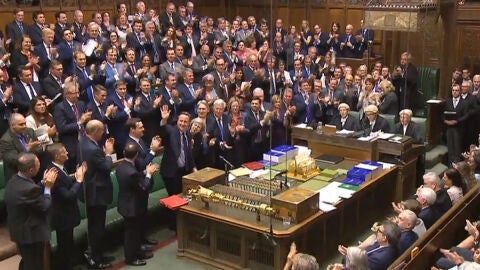 La C&aacute;mara de los Comunes despide a Cameron