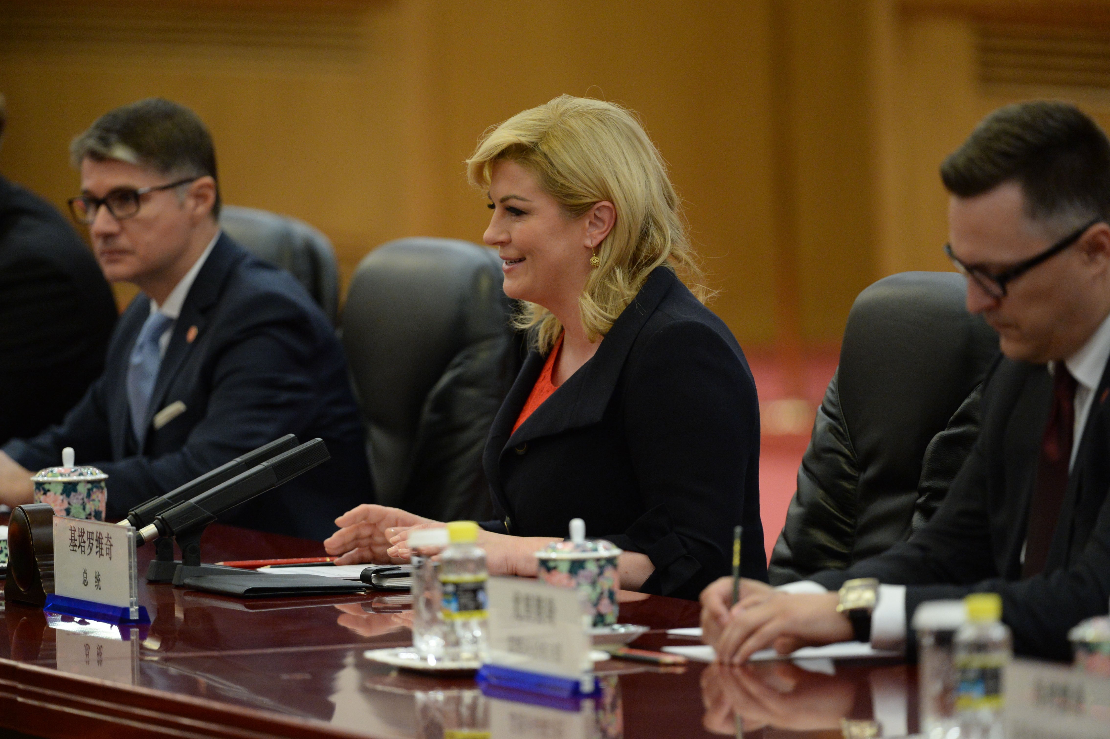 Rubén Amón indulta a Kolinda, presidenta de Croacia: "Se ha convertido en la jefe de Estado más carismática y estrafalaria" Rubén Amón indulta a Kolinda, presidenta de Croacia: "Se ha convertido en la jefe de Estado más carismática y estrafalaria"