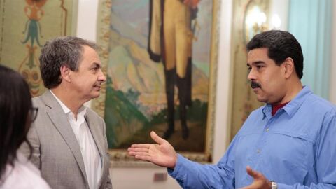 El expresidente del Gobierno, Jos&eacute; Luis Rodr&iacute;guez Zapatero, y el presidente de Venezuela, Nicol&aacute;s Maduro