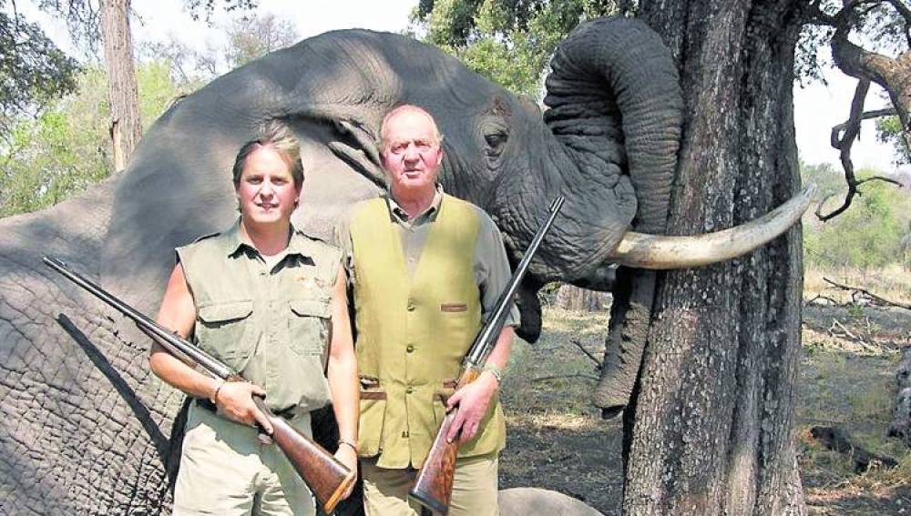 El Rey emérito cazando elefantes en Botswana