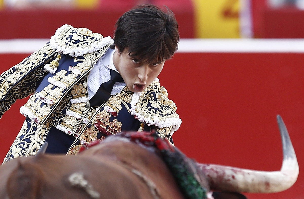 Rubén Amón indulta a Roca Rey: "Tiene 21 años pero ya se maneja con arrogancia, carisma y poder" Rubén Amón indulta a Roca Rey: "Tiene 21 años pero ya se maneja con arrogancia, carisma y poder"
