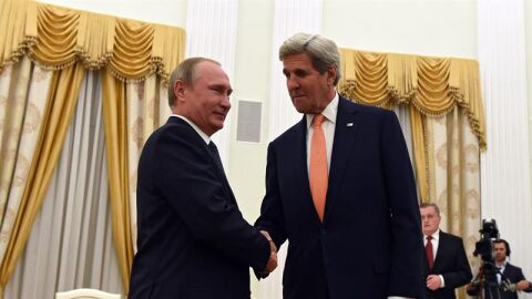 Putin y Kerry en la reuni&oacute;n en Mosc&uacute;
