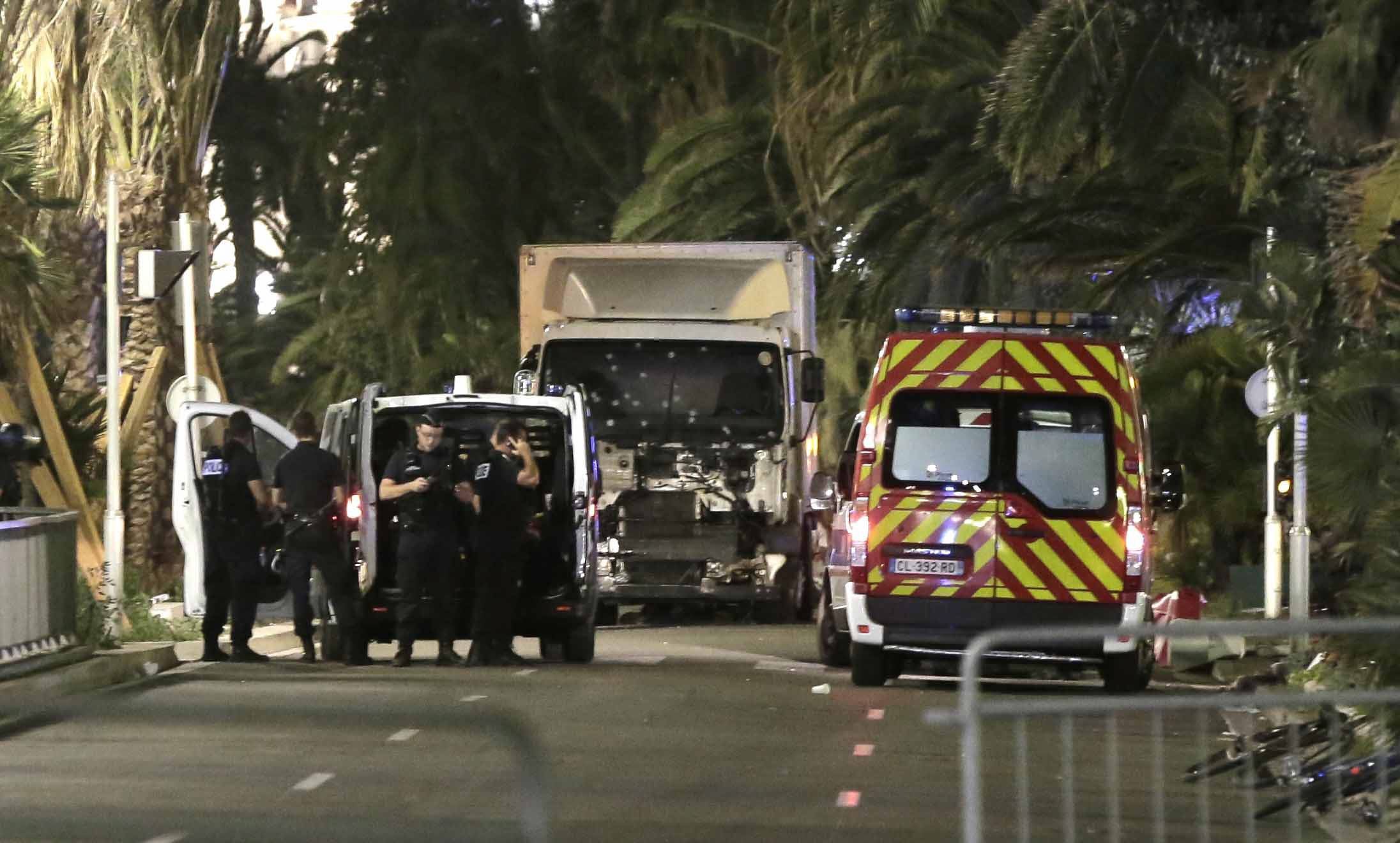 El teléfono de emergencia consular para el ataque en Niza es 06 15 93 87 01 (desde España 00 33 615 93 87 01) El teléfono de emergencia consular para el ataque en Niza es 06 15 93 87 01 (desde España 00 33 615 93 87 01)