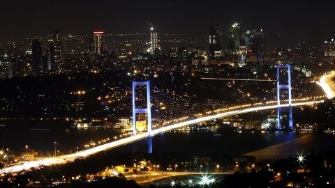 Imagen nocturna de Turqu&iacute;a durante el intento de golpe de Estado