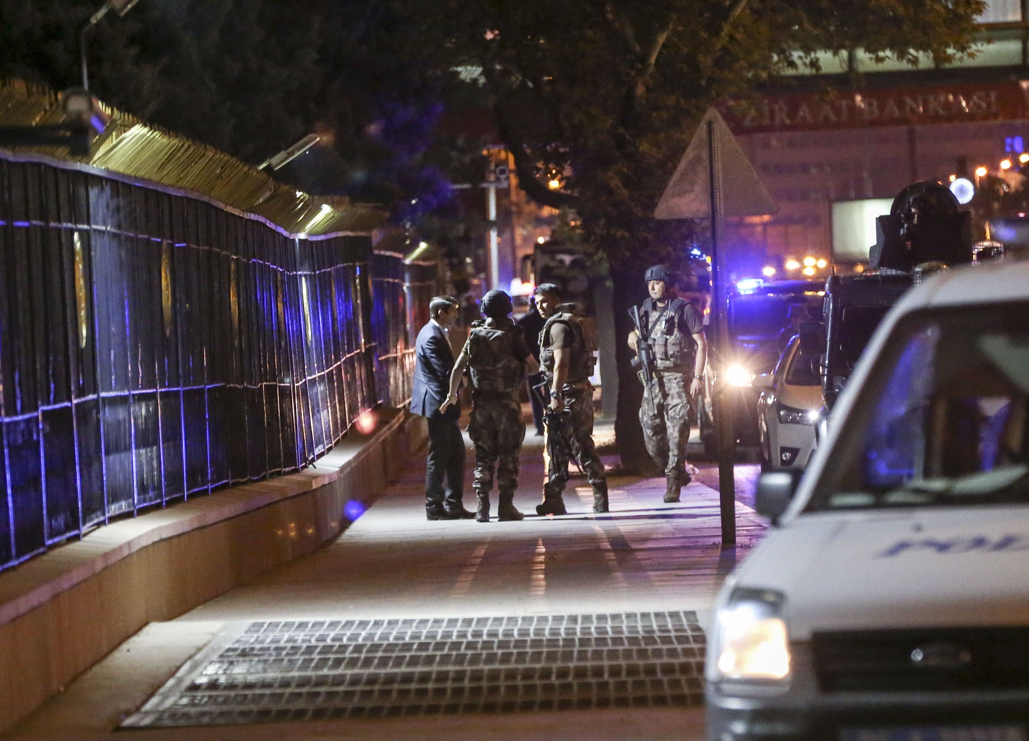 El Gobierno turco desautoriza el comunicado de los militares golpistas El Gobierno turco desautoriza el comunicado de los militares golpistas