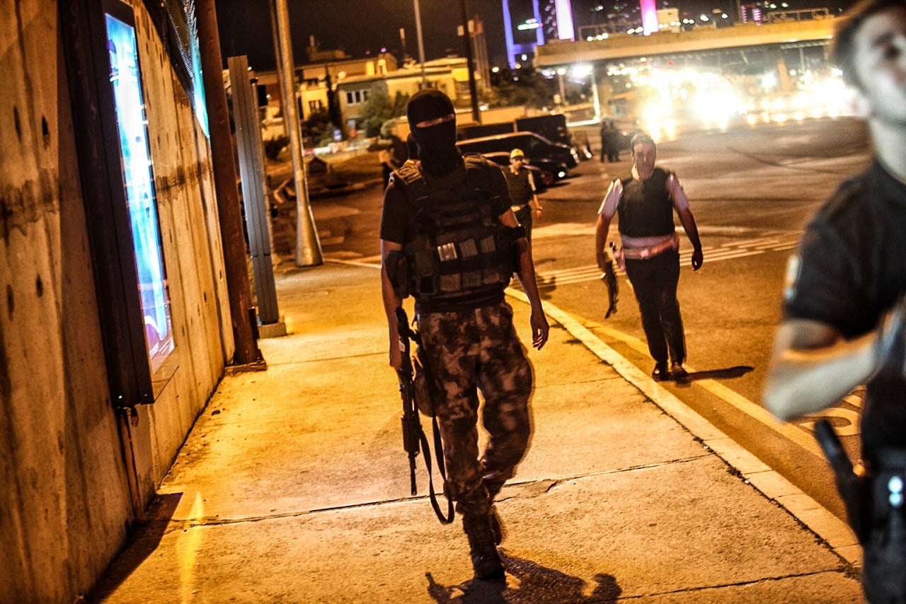 Rajoy en contacto con el Rey para informarle de datos que recaba de Turquía Rajoy en contacto con el Rey para informarle de datos que recaba de Turquía