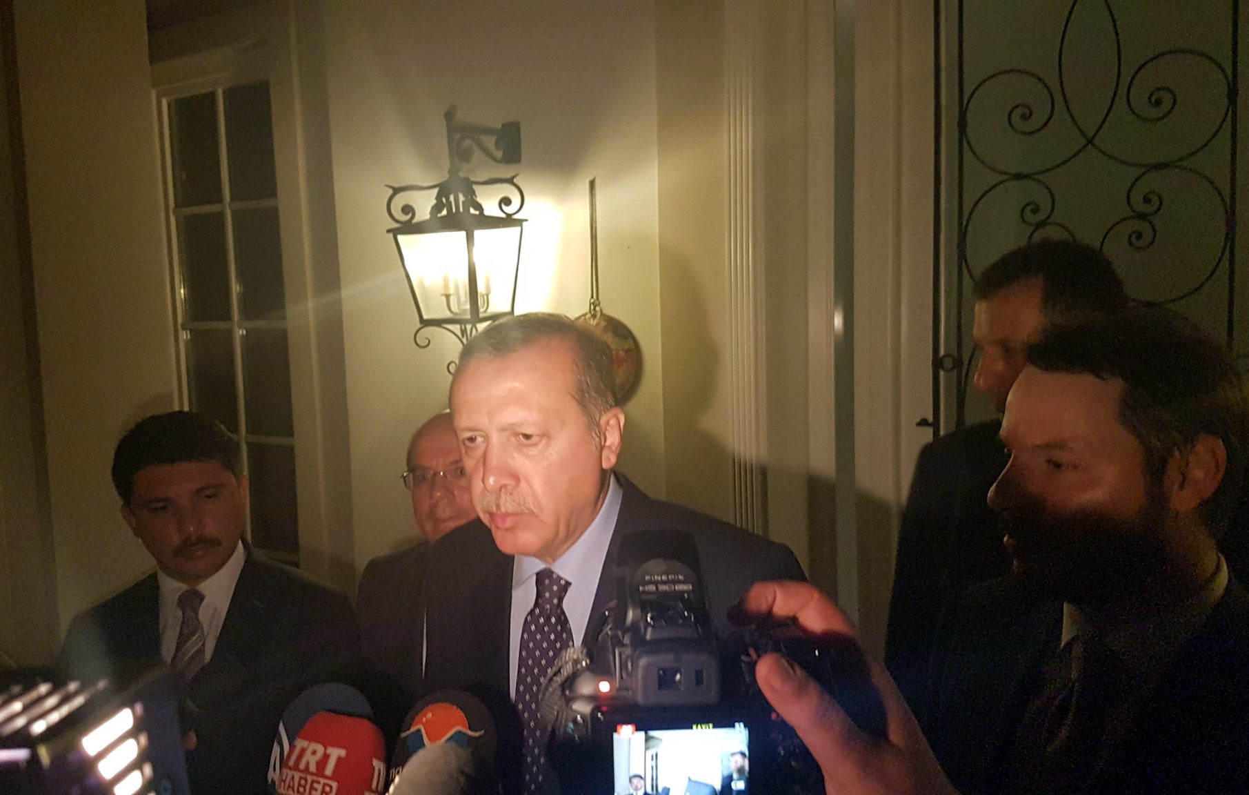 El Viceprimer ministro turco dice que Erdogan está volando a Estambul El Viceprimer ministro turco dice que Erdogan está volando a Estambul