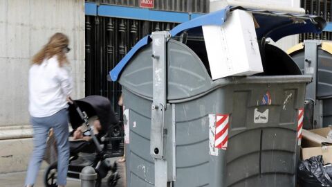 Encuentran a un beb&eacute; dentro de un contenedor de basura