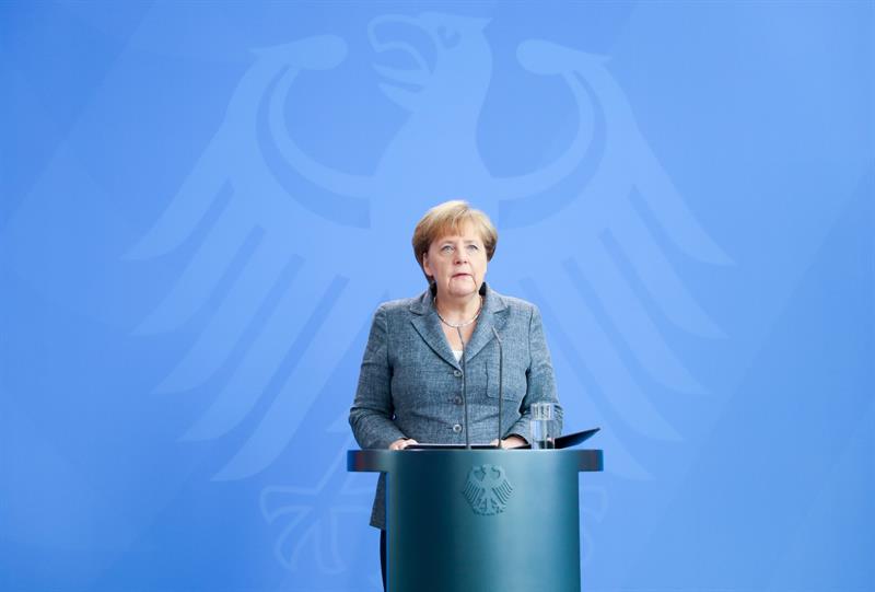 Merkel garantiza la seguridad de los alemanes sin "perder su libertad" Merkel garantiza la seguridad de los alemanes sin "perder su libertad"