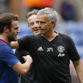 Mourinho felicita a Mata