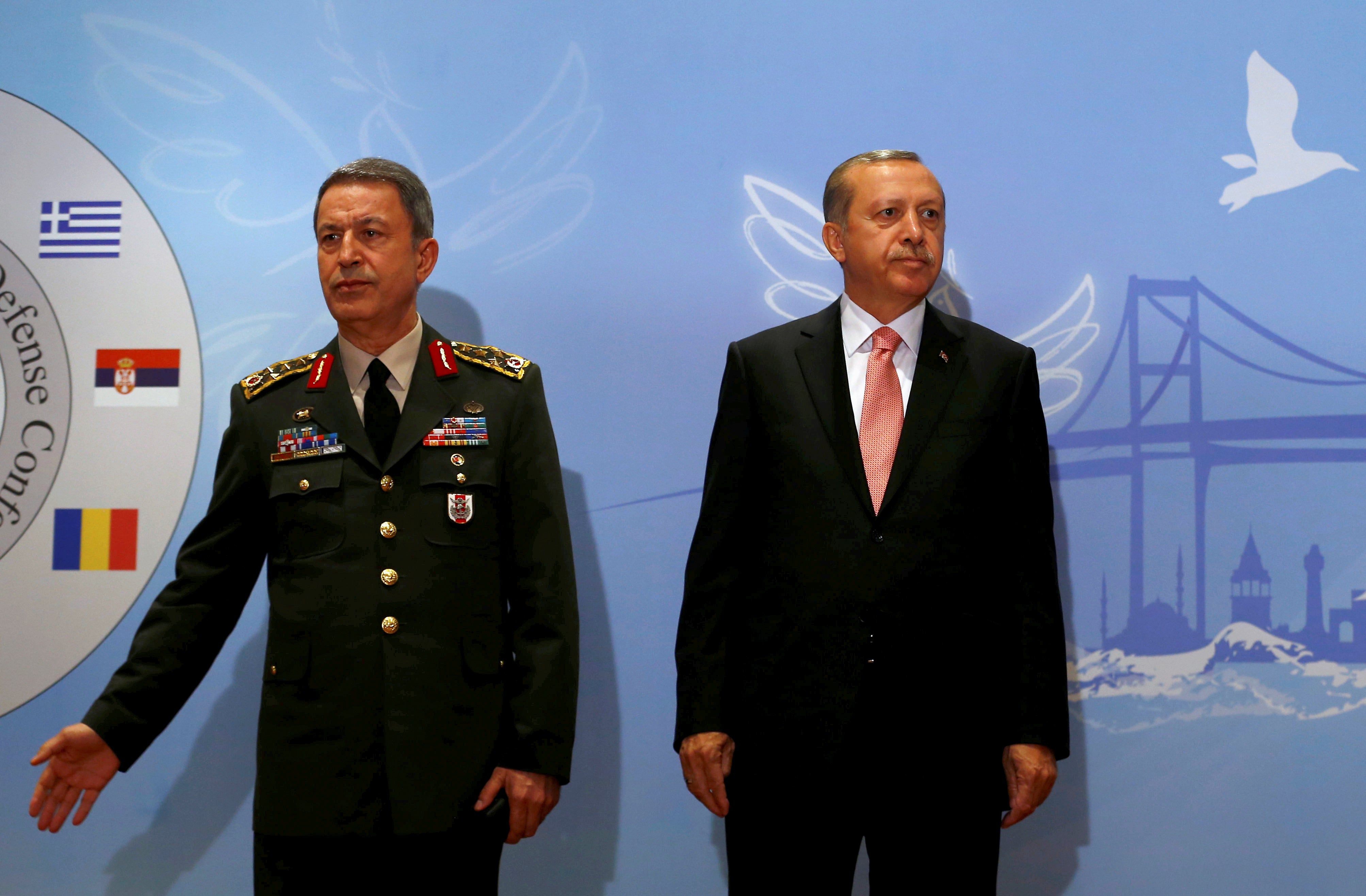 El jefe del Estado Mayor de Turquía, rescatado de manos de los golpistas El jefe del Estado Mayor de Turquía, rescatado de manos de los golpistas