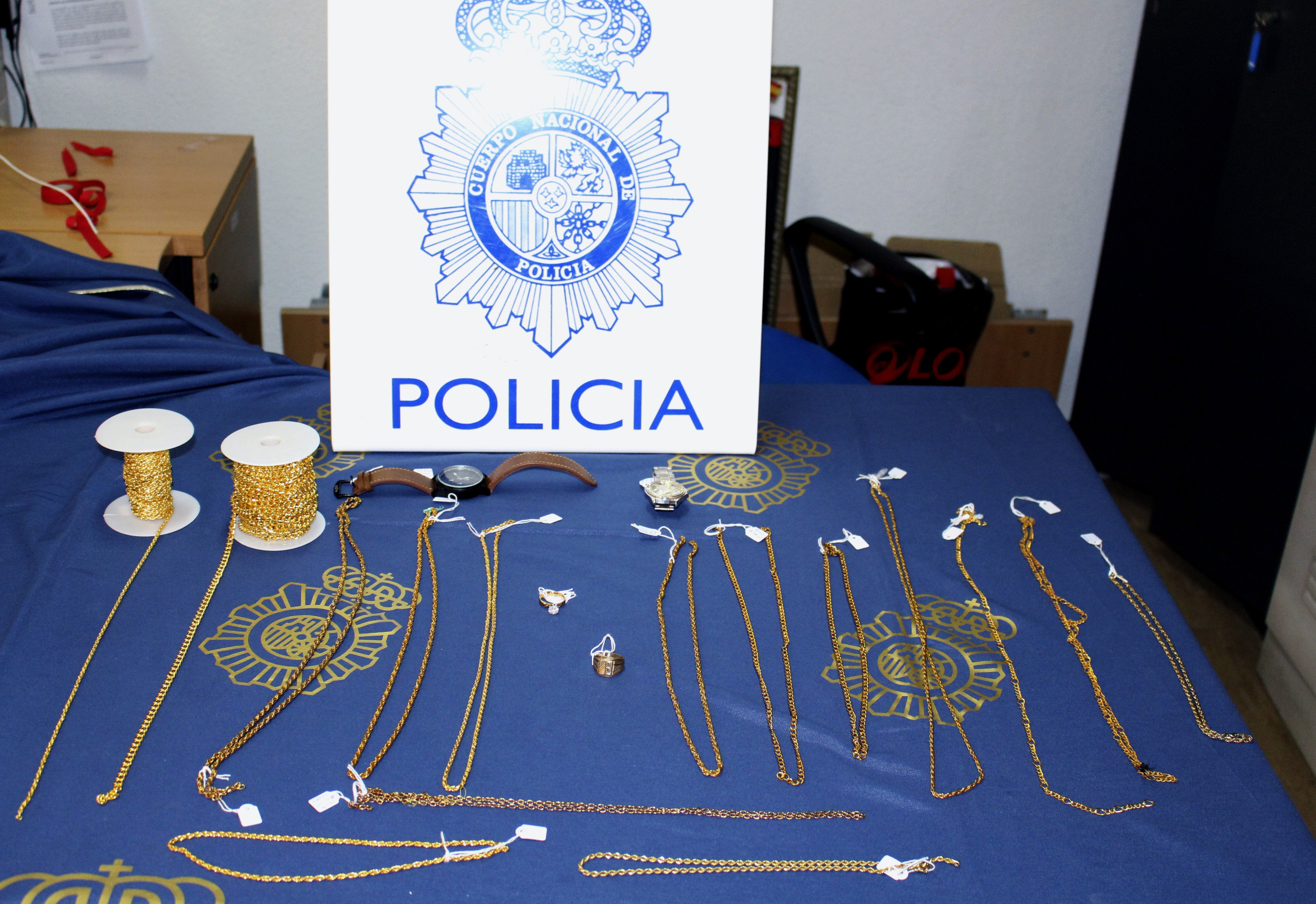 Detenidos 17 miembros de un grupo especializado en hurtos "cariñosos" a ancianos Detenidos 17 miembros de un grupo especializado en hurtos "cariñosos" a ancianos