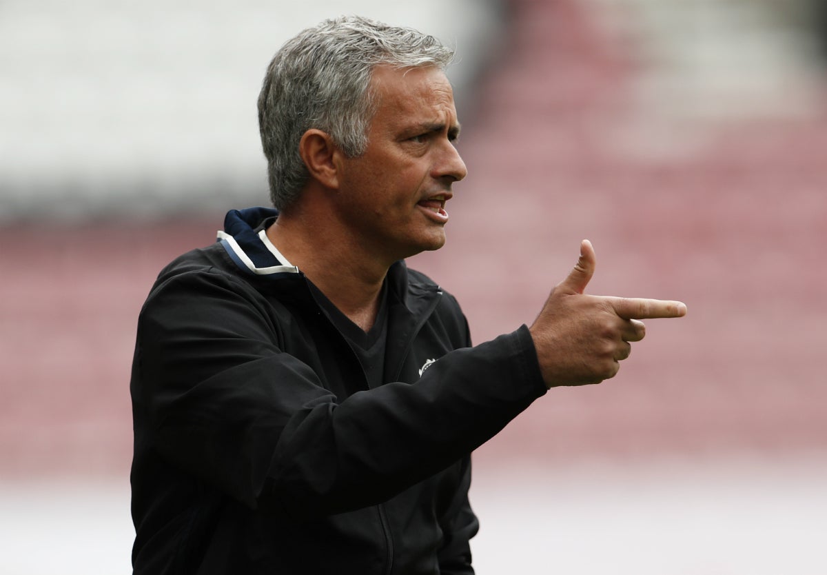 Mourinho: "Arsenal y Liverpool no son suficientemente grandes como para fichar a Pogba" Mourinho: "Arsenal y Liverpool no son suficientemente grandes como para fichar a Pogba"