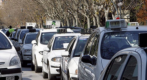 Piden trece años de cárcel para un joven por sacarle los ojos a un taxista en Ontinyent Piden trece años de cárcel para un joven por sacarle los ojos a un taxista en Ontinyent