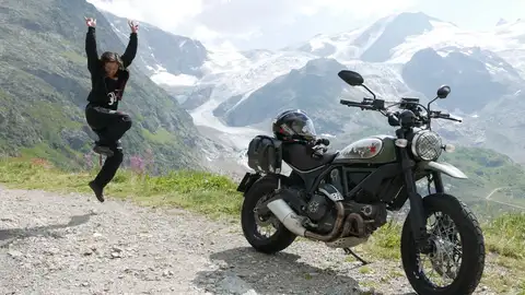 Alicia Sornosa es la primera mujer española que ha dado la vuelta al mundo en moto La vuelta al mundo con Alicia Sornosa en moto.