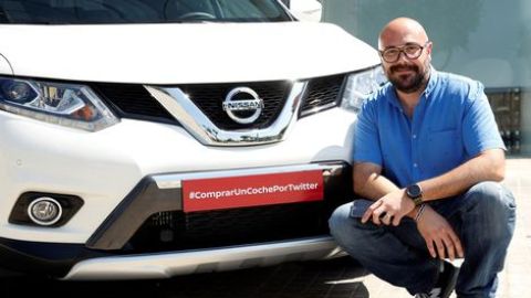 Ra&uacute;l Escolano, el primer comprador de un coche a trav&eacute;s de Twitter