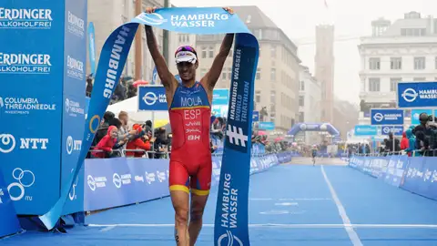 Mario Mola gana la séptima prueba del Mundial de Triatlón en Hamburgo Mario Mola gana la séptima prueba del Mundial de Triatlón en Hamburgo