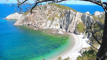 Asturias y la DGT activan un sistema pionero para informar en tiempo real de los accesos a 16 playas Asturias y la DGT activan un sistema pionero para informar en tiempo real de los accesos a 16 playas