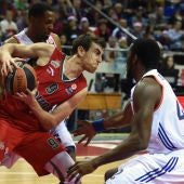 Víctor Claver, durante un partido con el Lokomotiv Kuban