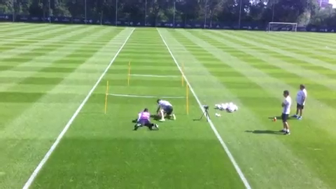 Keylor Navas se recupera desde el suelo Keylor Navas se recupera desde el suelo