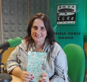 Arantza Portabales pone voz a los relatos de su libro «A Celeste la encontré en un rastrillo» Arantza Portabales pone voz a los relatos de su libro «A Celeste la encontré en un rastrillo»