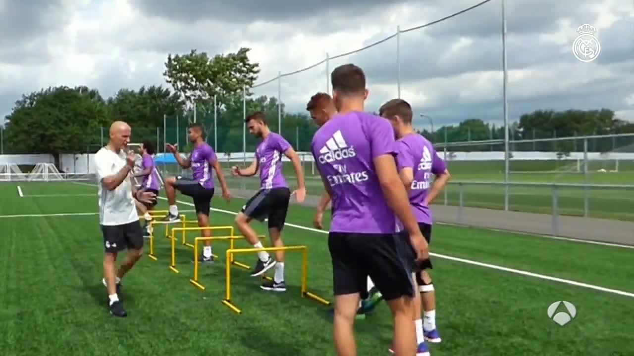 Pintus no abandonó el Real Madrid por mala relación con Zidane; quería volver a estar cerca de su familia Pintus no abandonó el Real Madrid por mala relación con Zidane; quería volver a estar cerca de su familia