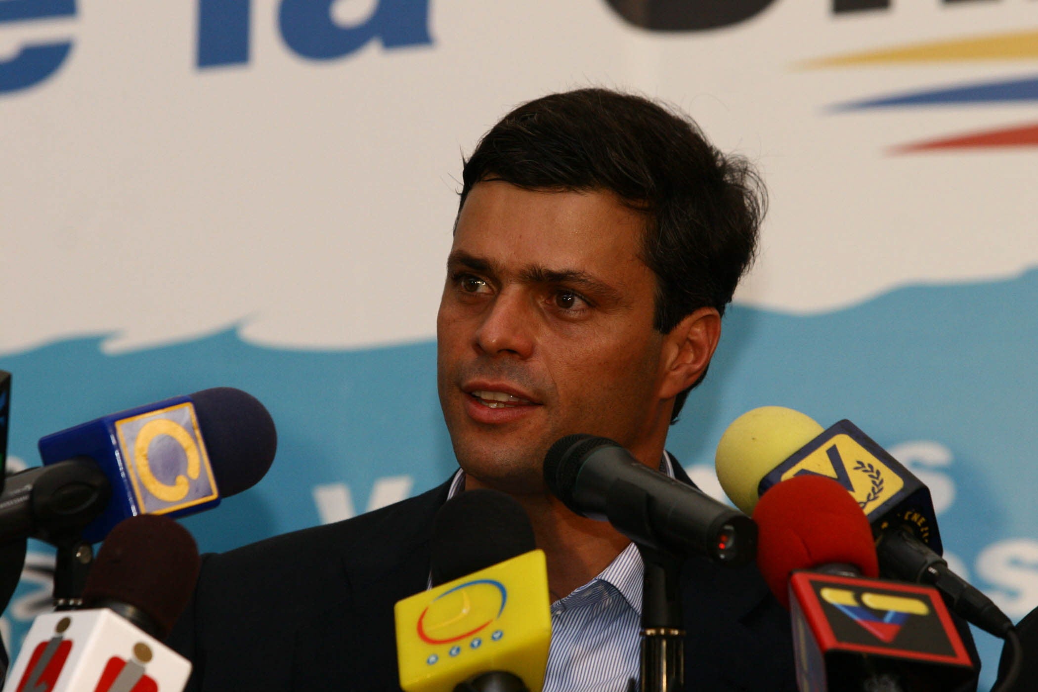 Cientos de personas marchan hasta Ramo Verde para reclamar la liberación de Leopoldo López Cientos de personas marchan hasta Ramo Verde para reclamar la liberación de Leopoldo López