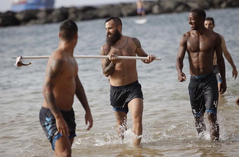 Jugadores del CD Tenerifen pescan un tiburón ángel, en peligro de extinción Jugadores del CD Tenerifen pescan un tiburón ángel, en peligro de extinción