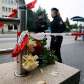 Un ramo de flores en homenaje a las víctimas del tiroteo en Múnich