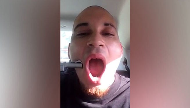 Un rapero se dispara en la mejilla para sacar la imagen en su videoclip Un rapero se dispara en la mejilla para sacar la imagen en su videoclip