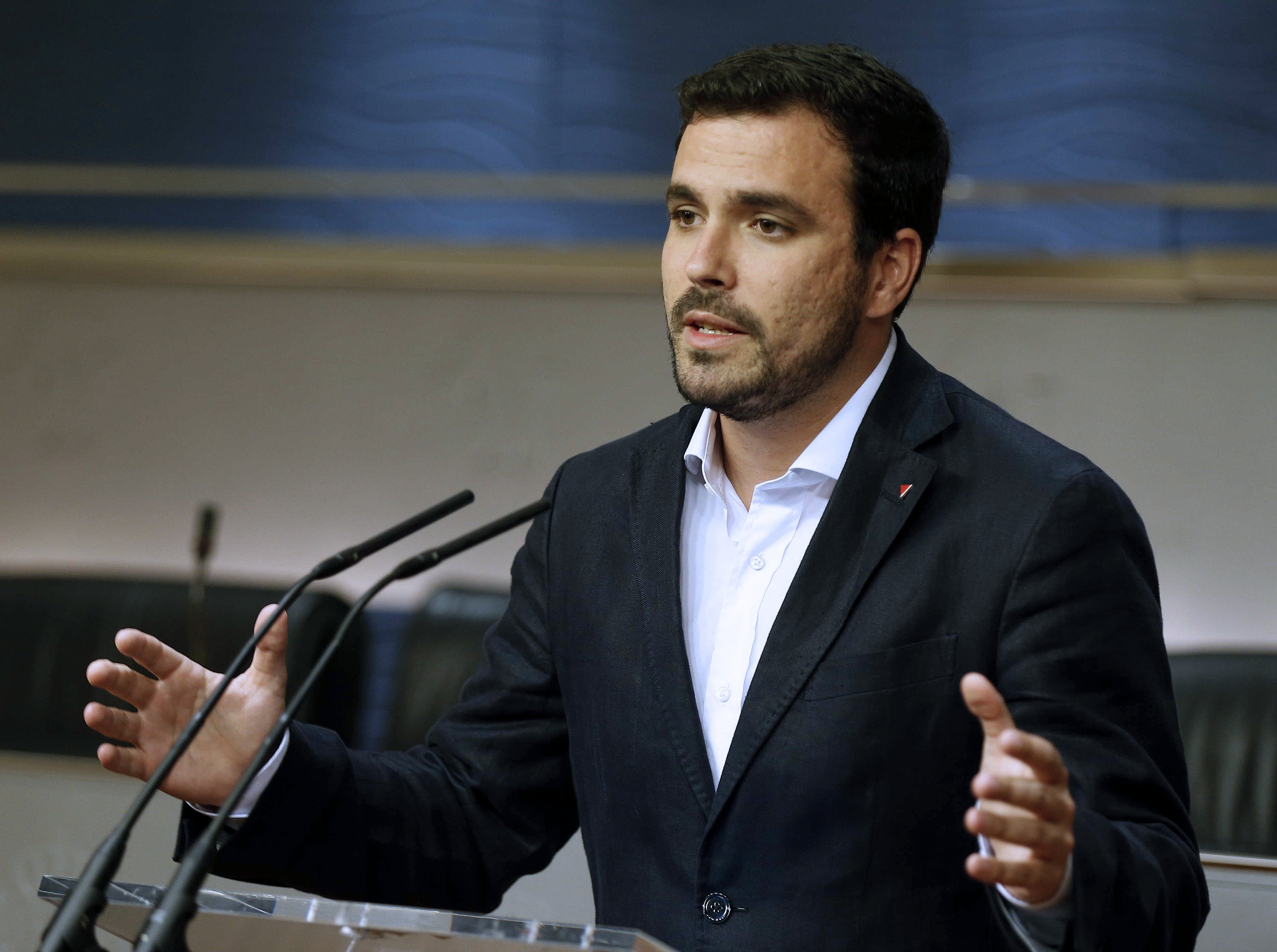 Alberto Garzón: "Rajoy ha venido para presionar al PSOE mediante la extorsión y el chantaje" Alberto Garzón: "Rajoy ha venido para presionar al PSOE mediante la extorsión y el chantaje"