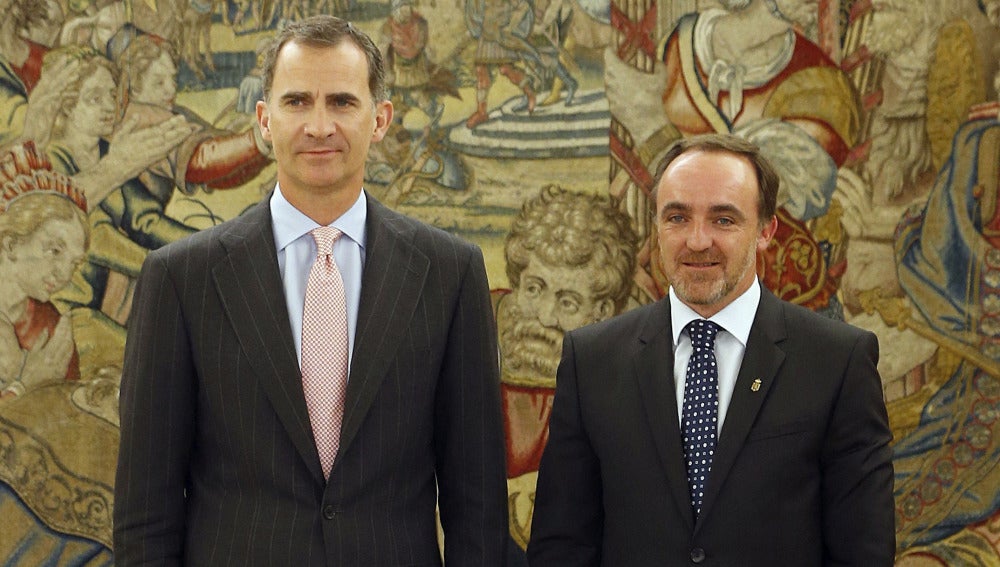 El Rey ha recibido esta tarde en el Palacio de la Zarzuela al presidente de UPN, Javier Esparza
